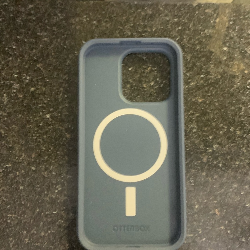 iPhone 15 pro blue otter box